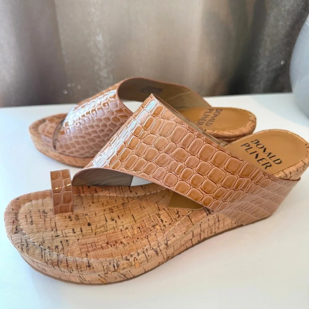Donald Pliner HPGYER66 Tan Croc Embossed Cork Wedge Toe Loop Sandals Womens 8.5M